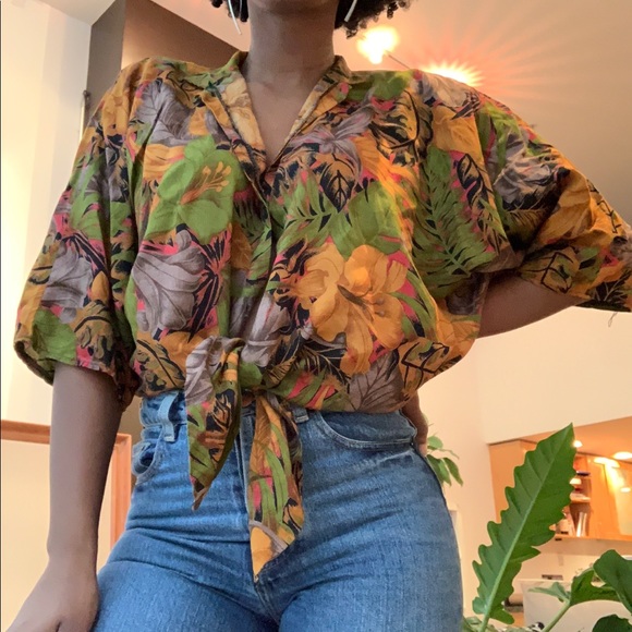Tops - vintage button down wrap top